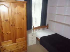 4 bedroom Flat to re...